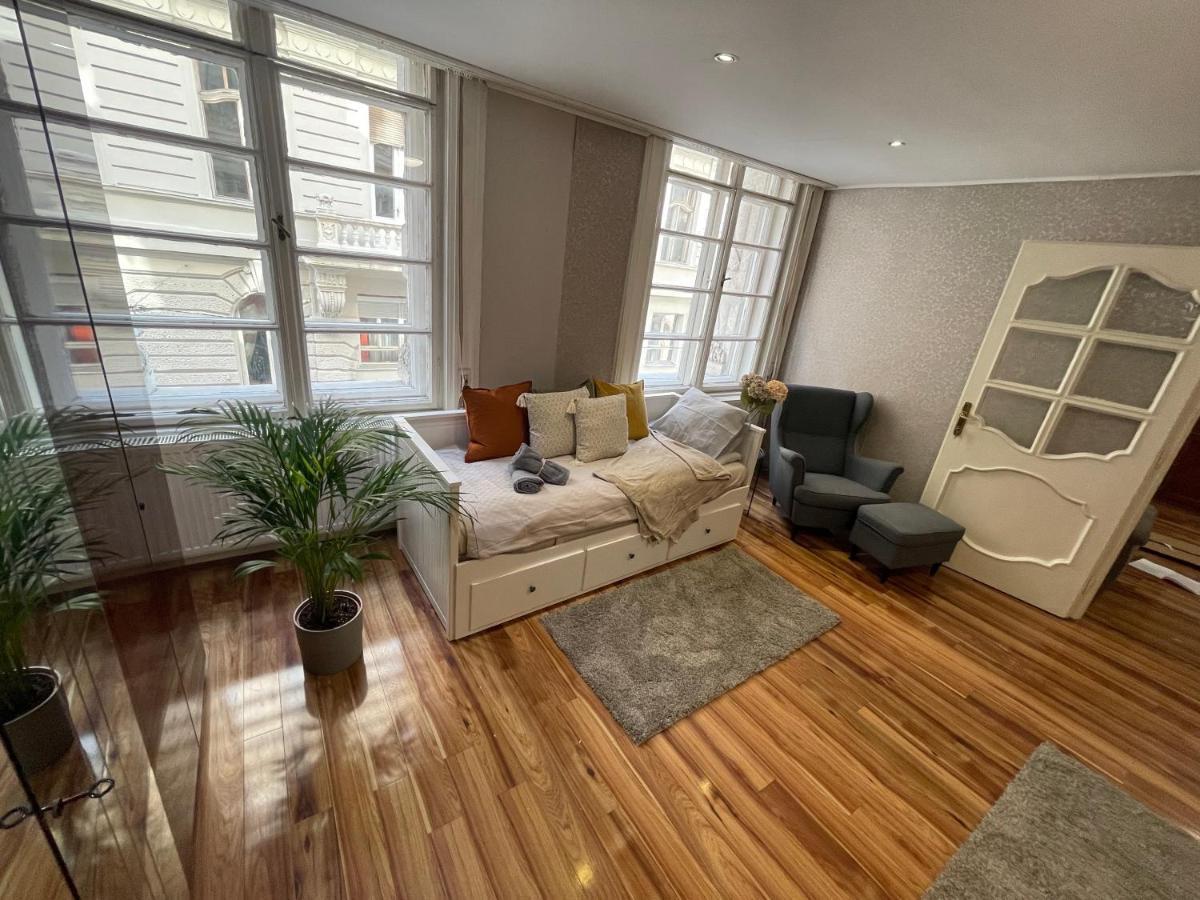 Vintage Home In The Heart Of The City ブダペスト エクステリア 写真