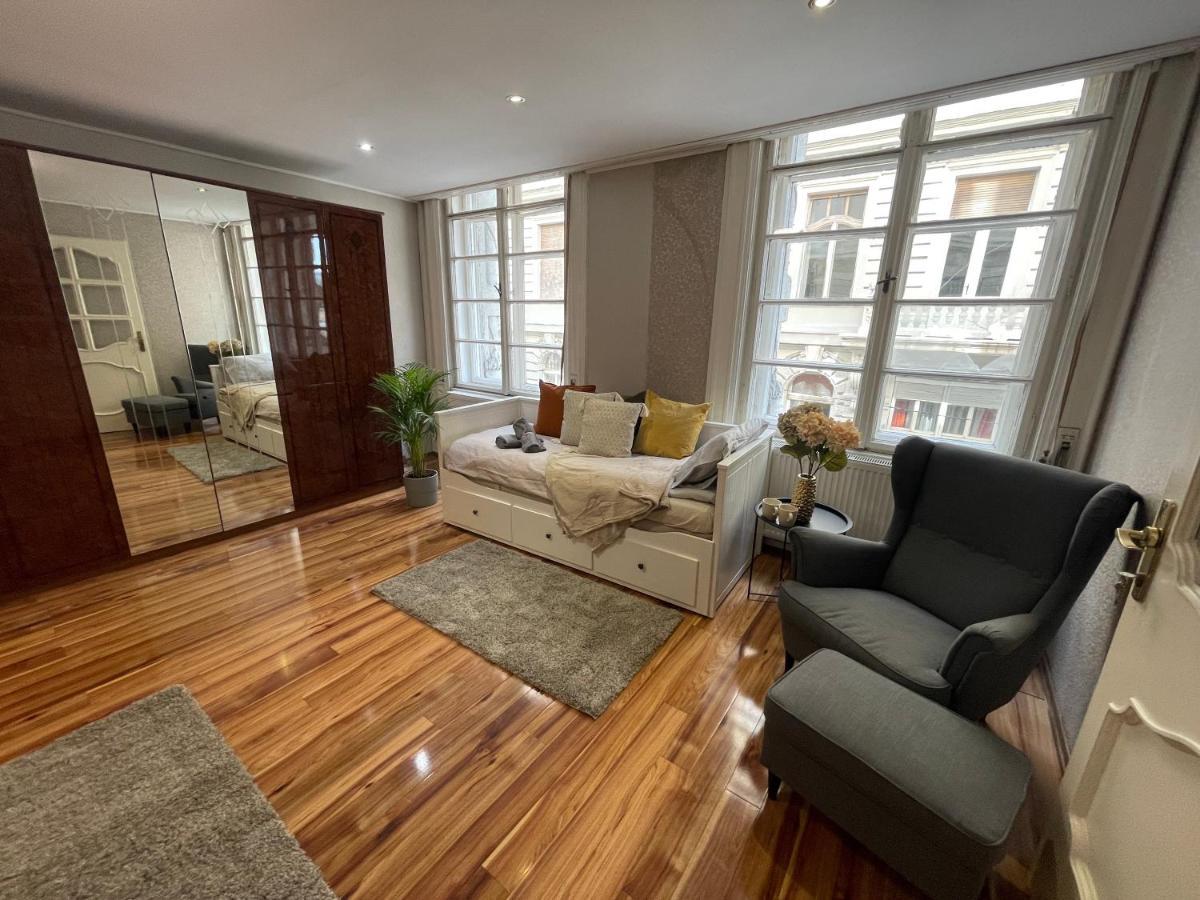 Vintage Home In The Heart Of The City ブダペスト エクステリア 写真